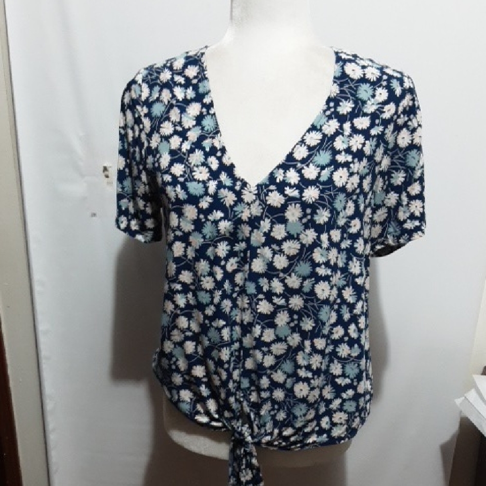Madewell Women's XS Figure Flattering Navy Floral Tie-Front V-Neck Top‎